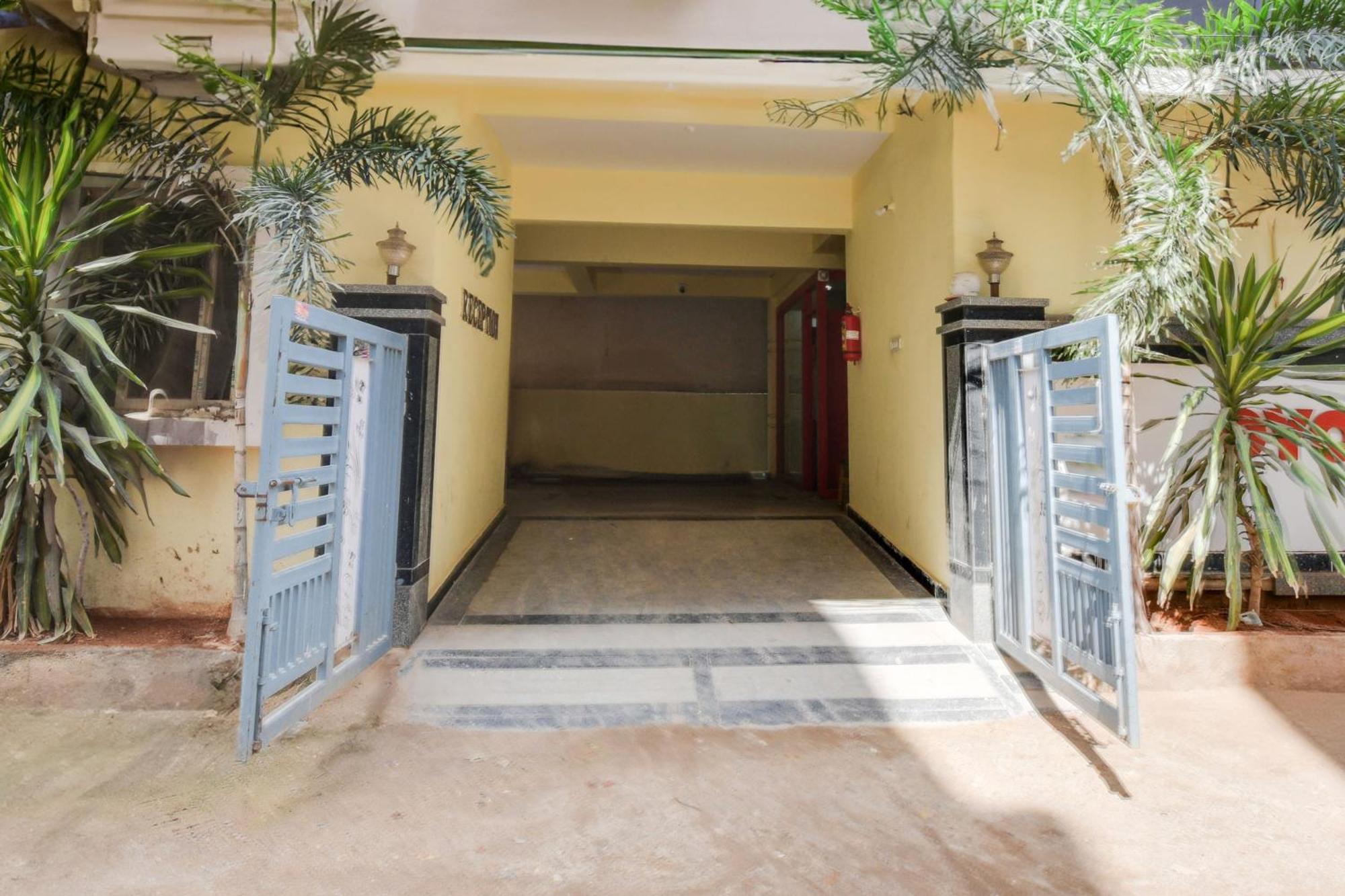 Super Townhouse Hitech City Madhapur Εξωτερικό φωτογραφία